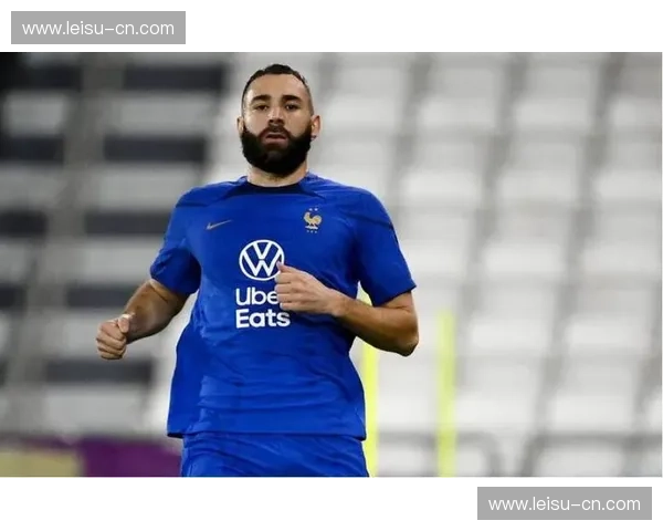 加拿大强化快速反击训练，戴维担任前场支点接应长传